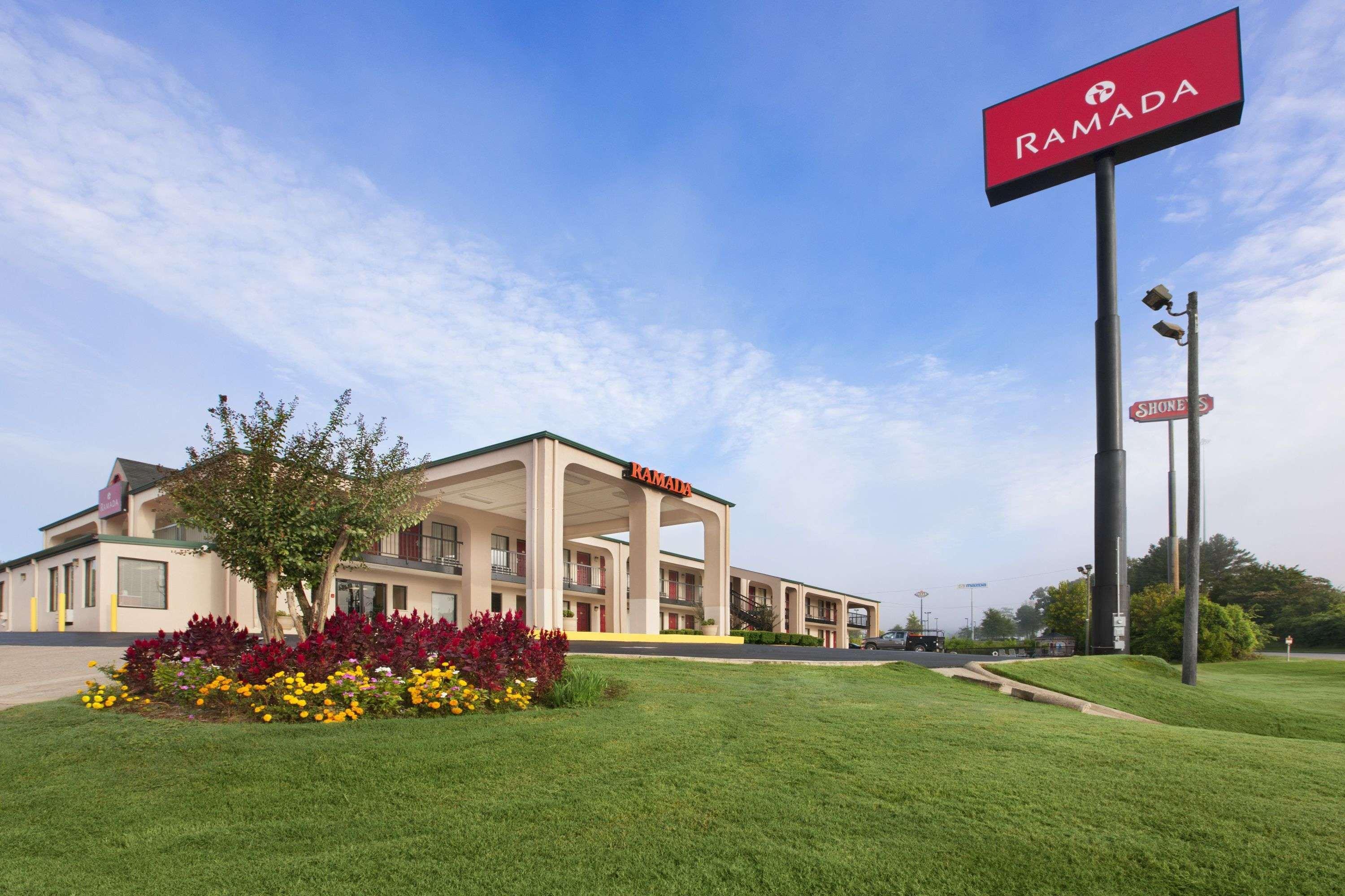 Ramada By Wyndham Pelham Hotel Exterior photo
