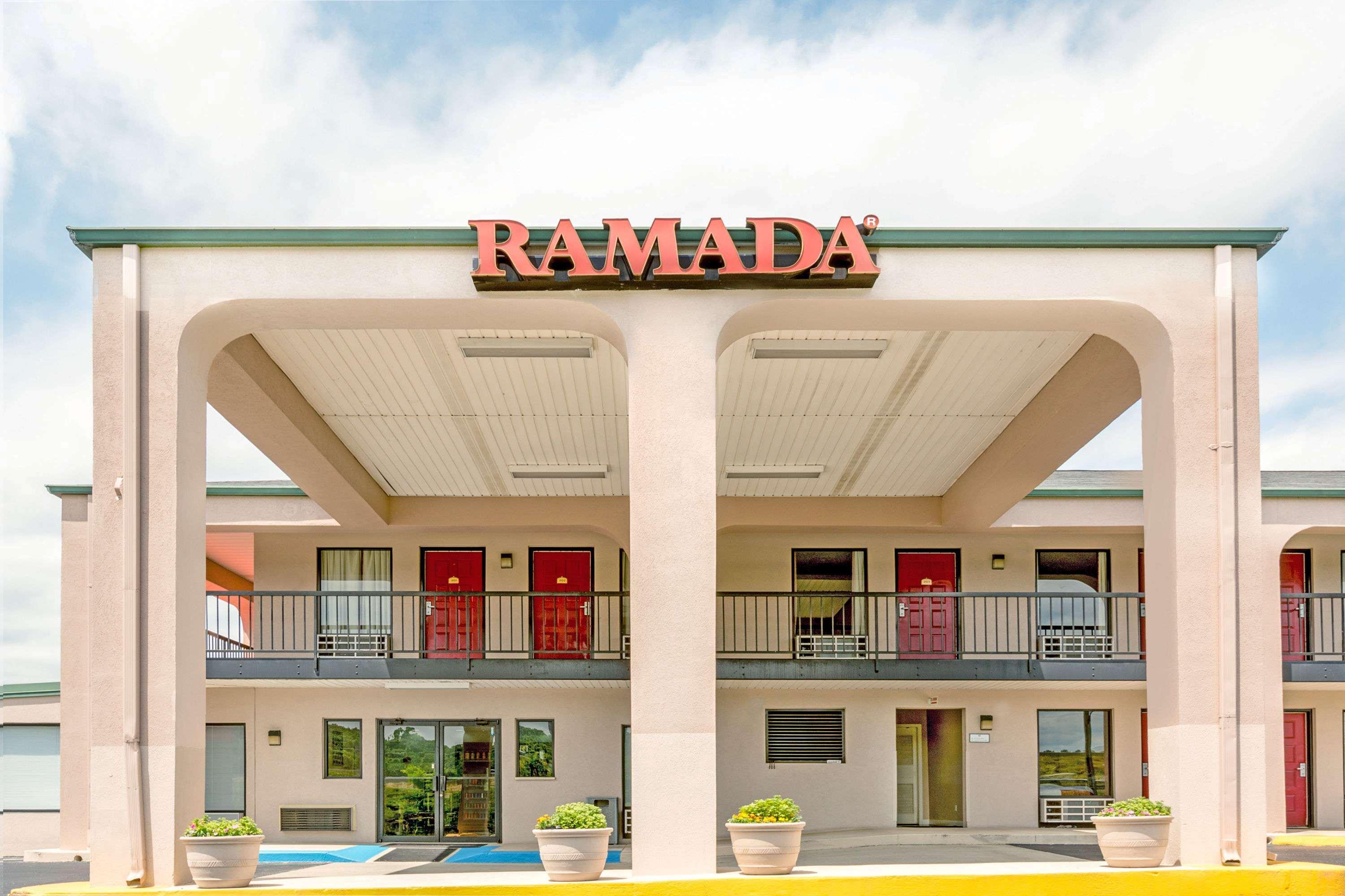 Ramada By Wyndham Pelham Hotel Exterior photo